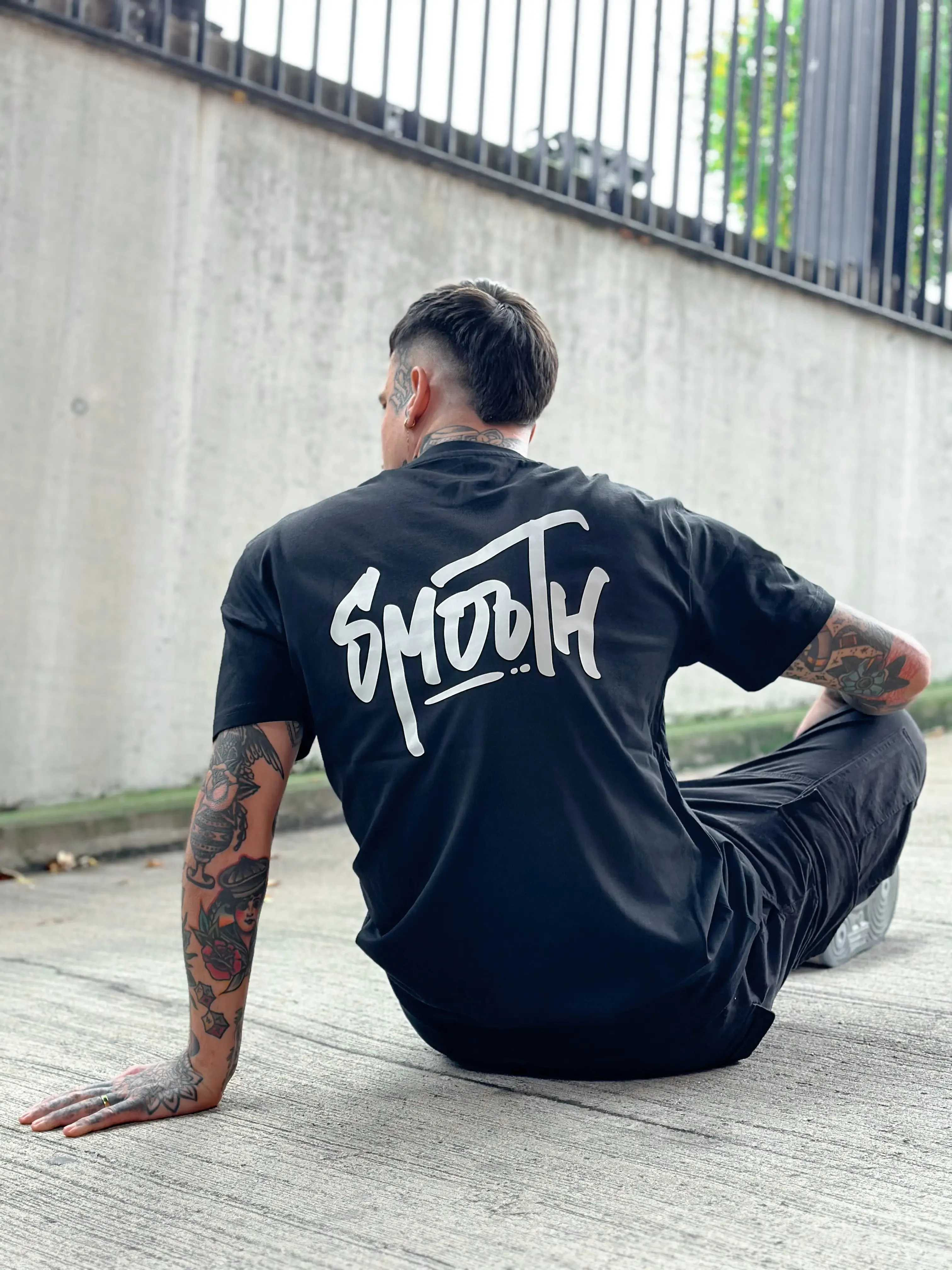 Black Heavy T / Dainty White Front Back Men