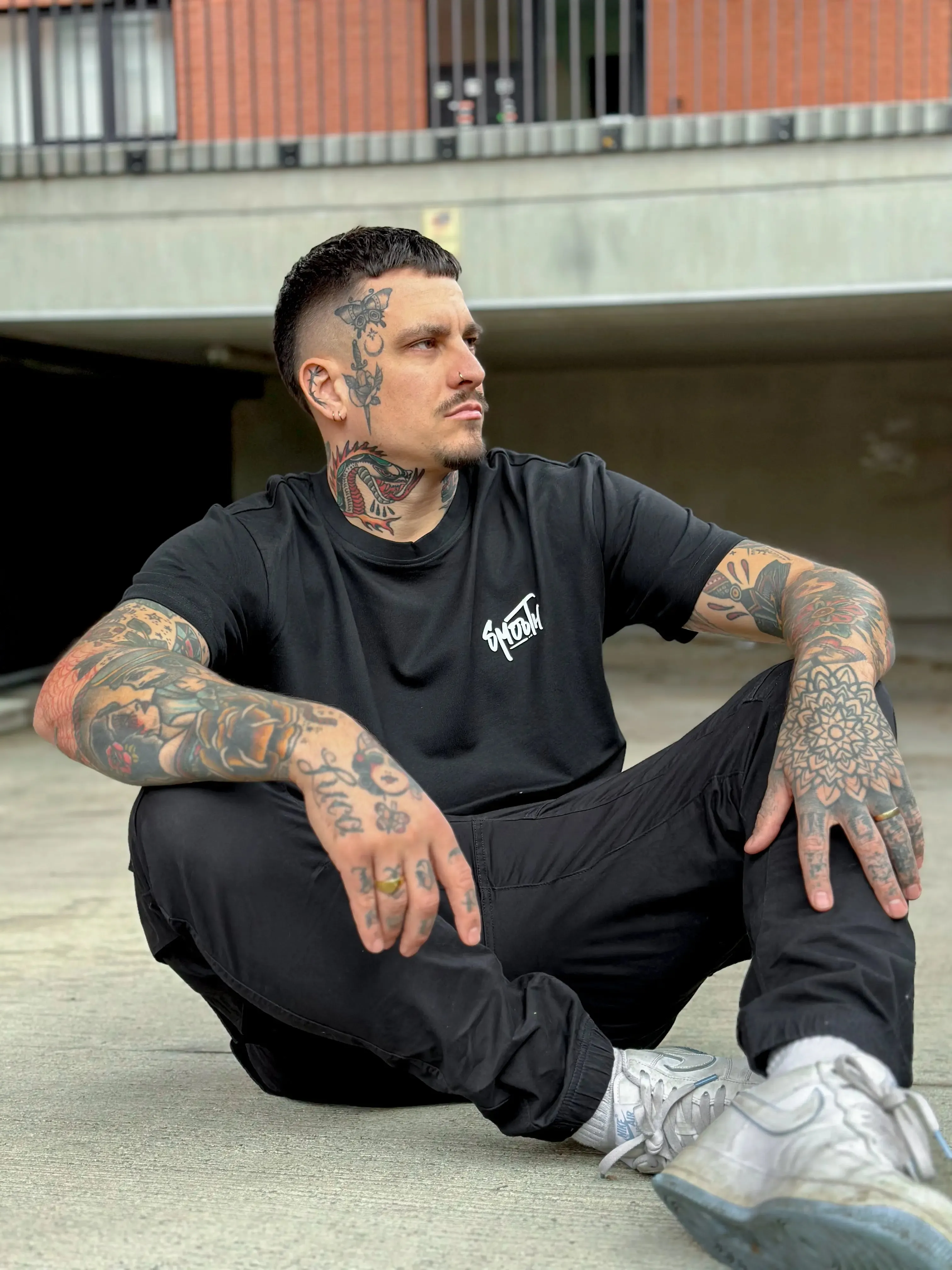 Black Heavy T / Dainty White Front Back Men