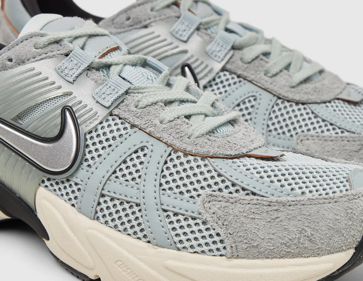 Nike Women's V2K Run Light Pumice / Chrome - Light Orewood Brown