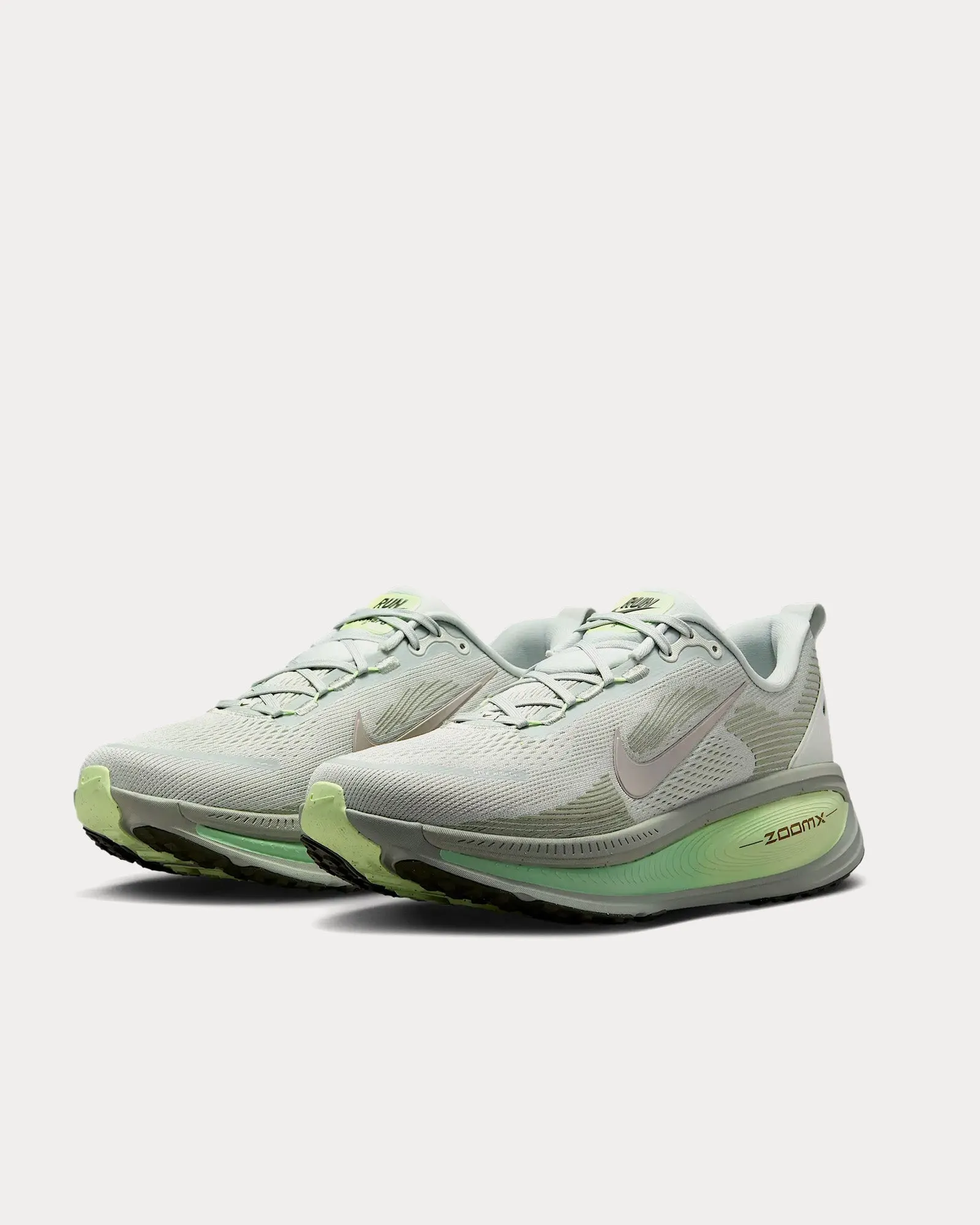 Vomero 18 Light Silver / Barely Volt / Dusty Olive / College Grey Running Shoes