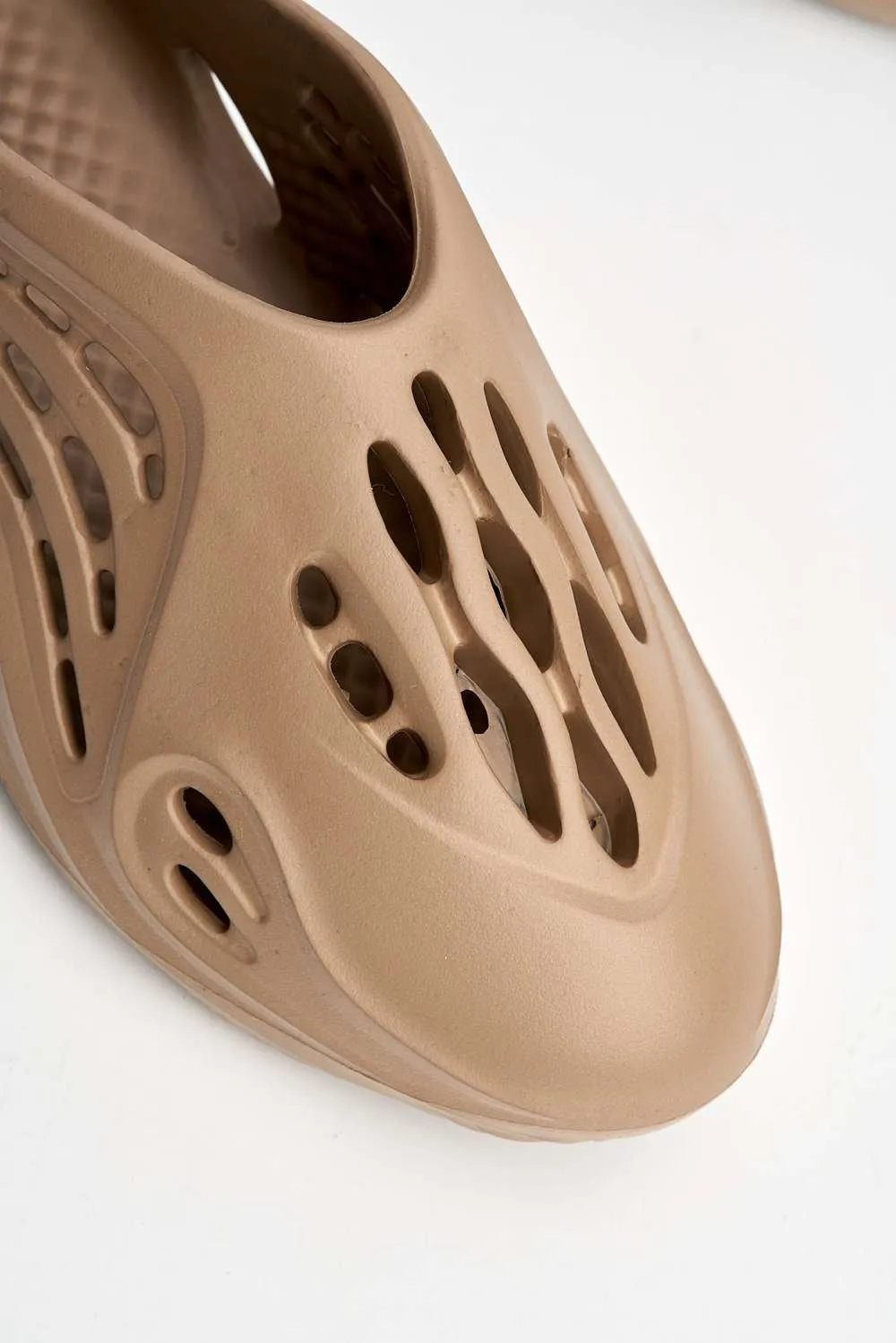 Xavi Foam Slip On Trainer in Mocha
