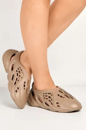 Xavi Foam Slip On Trainer in Mocha